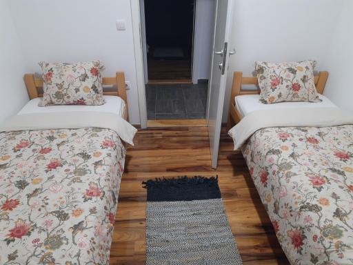 Chalets & Rooms Čarda Šebešfok - Housity