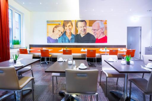 Select Hotel Berlin The Wall - Housity
