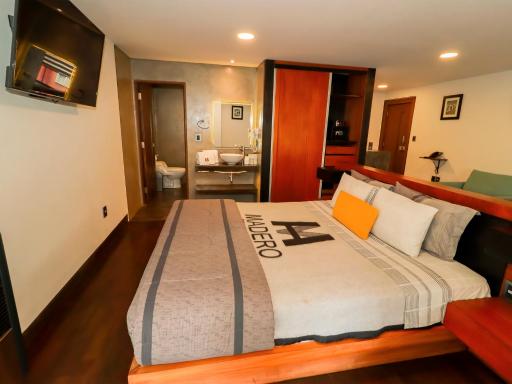 Madero Hotel & Suites - Housity
