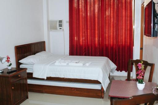 RedDoorz @ LS Suites Poblacion Culasi Antique - Housity