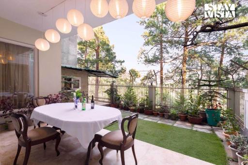 StayVista at Villa in the Mist - Courtyard - Housity