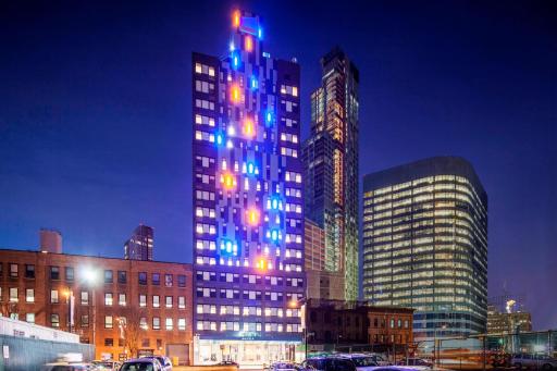 Aloft Long Island City-Manhattan View - Housity