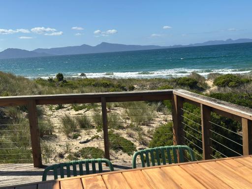 IdleWild - Secluded Absolute Beachfront Escape - Housity
