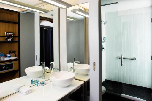 Aloft Cleveland Downtown - Housity