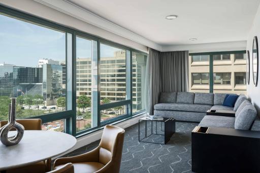 Renaissance Baltimore Harborplace Hotel - Housity