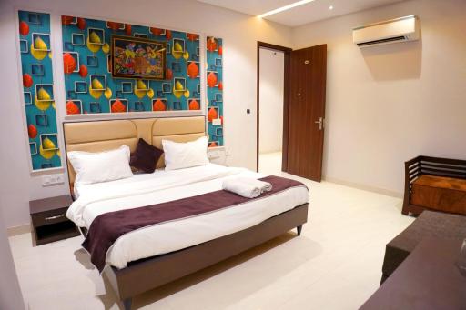 Hotel Swastik 5 Minutes walking From Golden Temple - Housity