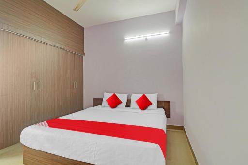 OYO Flagship 81320 Hotel Dcresent - Housity