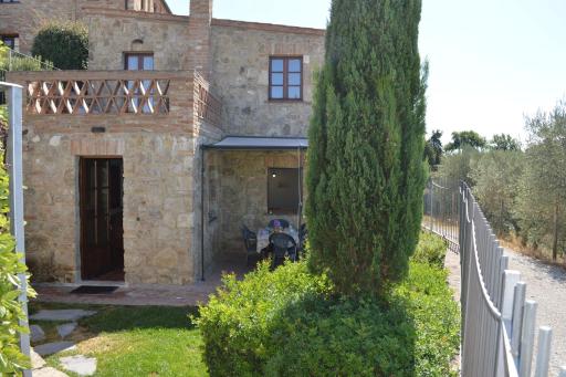 House with private garden in the Crete Senesi - Housity
