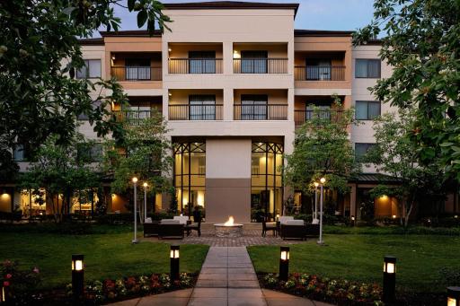 Courtyard by Marriott Springfield - Housity