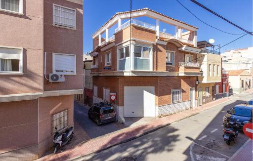 1 Bedroom Gorgeous Apartment In Santa Pola - Housity