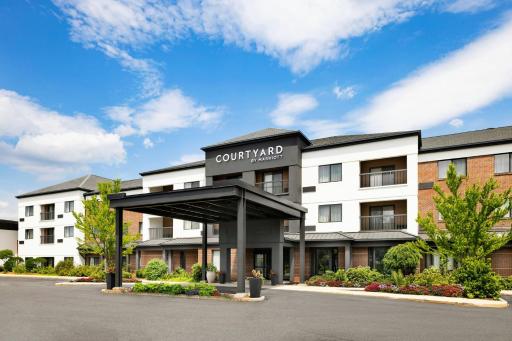 Courtyard by Marriott Concord - Housity