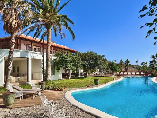 Spacious, well Appointed, in a Wonderful raised Location and Stunning sea Views - Housity