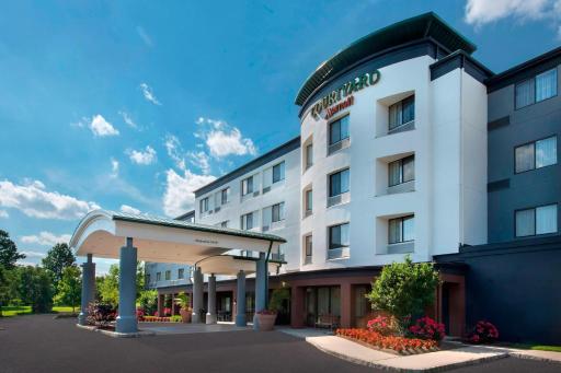 Courtyard by Marriott Lebanon - Housity