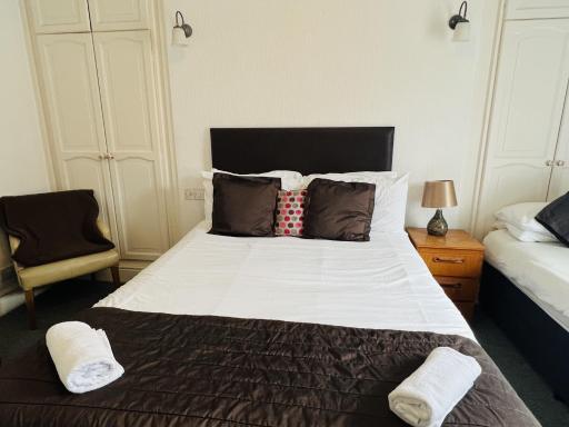 The Roadhouse Hotel - Housity