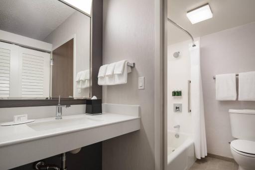 Courtyard by Marriott Palm Springs - Housity