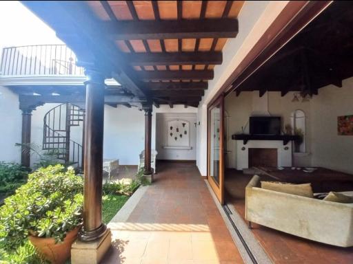 Beautiful Colonial House in Antigua Guatemala - Housity