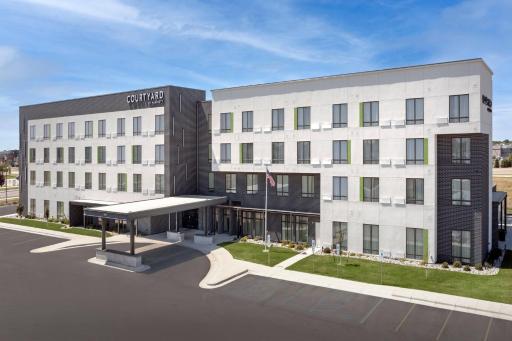 Courtyard by Marriott Fargo - Housity