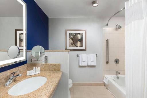 Courtyard Austin Downtown/Convention Center - Housity