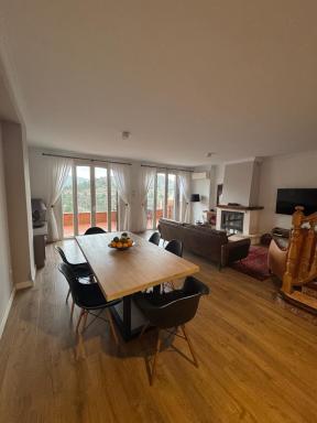 Casa con increíbles vistas a las montañas y al mar - Housity