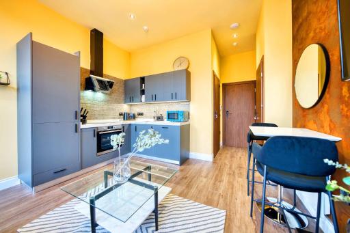 Cozy Central Station 1 Bed Apartment B8 - Housity