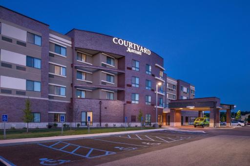 Courtyard by Marriott St Louis Chesterfield - Housity