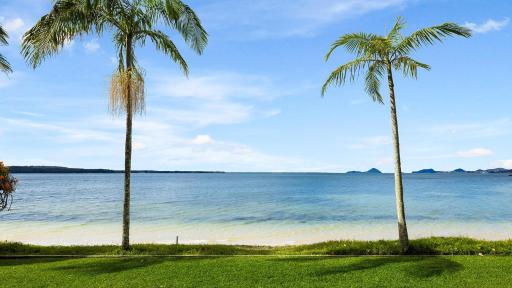 Encore five nine – luxurious absolute beach front apartment - Housity