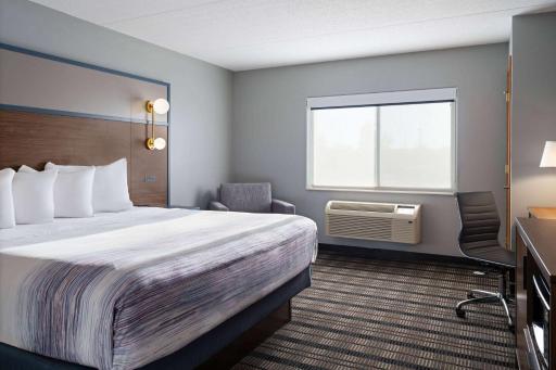 AmericInn by Wyndham Beaver Dam - Housity