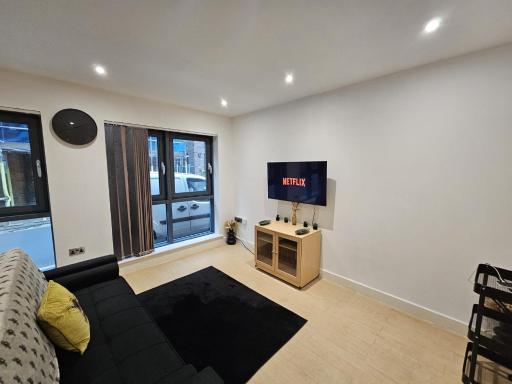 Bee Accommodations - NG1 Apartment - Housity
