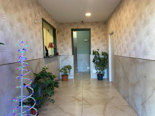 NONE Holiday HOTEL - Housity