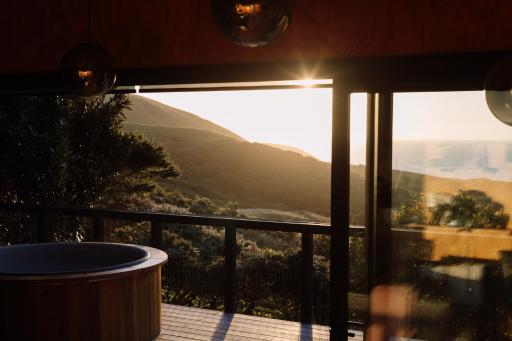 Foudre Suite with Hot Tub at Barrelled Wines Raglan - Hizvo