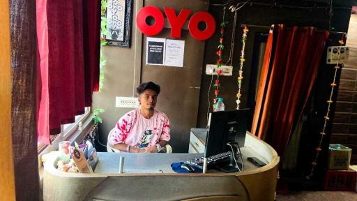 Flagship Hotel Mahendra Lodge - Housity