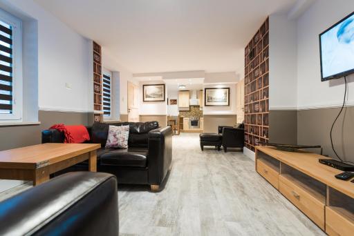 White Home Apartment - Housity