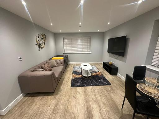 Lovely 2 bedroom 2 bathroom Apartment - Housity