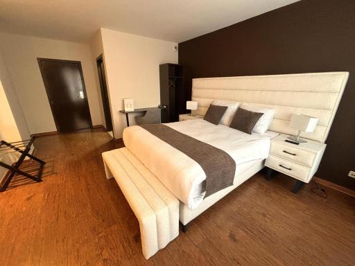 Escale Hotel - Housity