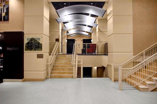 Courtyard Columbus Downtown - Housity