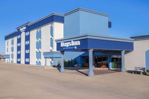 Days Inn & Conference Centre by Wyndham Camrose Norsemen - Housity