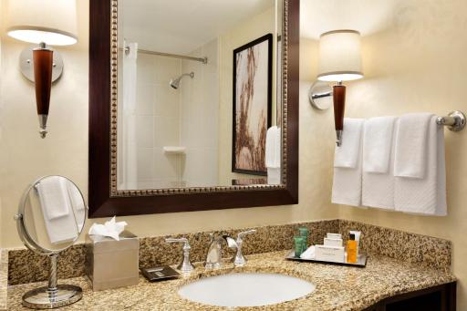 Hilton East Brunswick - Housity