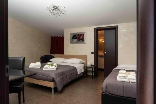 B&B Benny-Camere moderne con parcheggio vicino Caserta e A1, ideale per lavoro e turismo - Housity