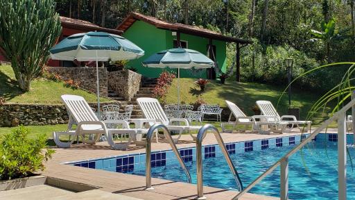 Pousada Beija Flor-Lumiar - Piscinas e Café - Housity