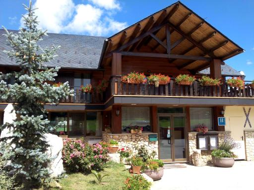 Hotel Avet - Housity
