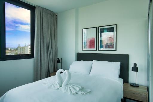 Stylish 1 BR CBD Apt-Pool-Gym-Sauna-Steam Room - Hizvo