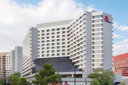 Crystal Gateway Marriott - Housity