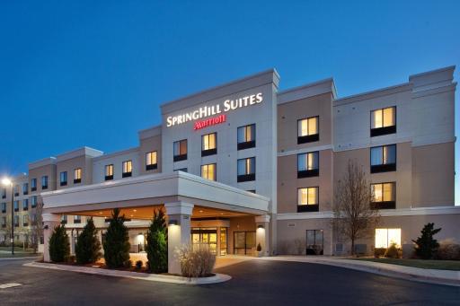 Springhill Suites by Marriott Wichita East At Plazzio - Housity
