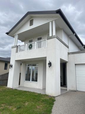 Room stay- 25 min to Melbourne Airport and next to Hume Freeway - Housity