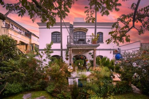 La Banksia Hotel - Housity