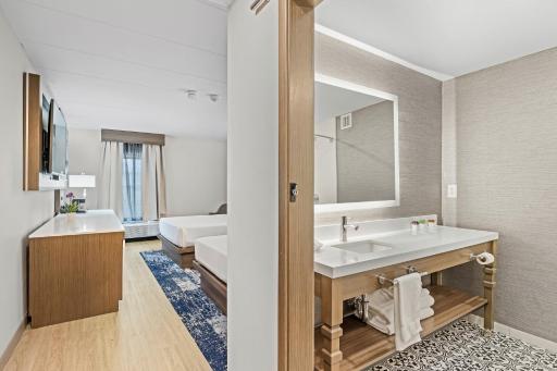John Carver Inn & Spa - Housity