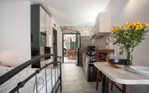 Apartments & Room Kartolina - Housity