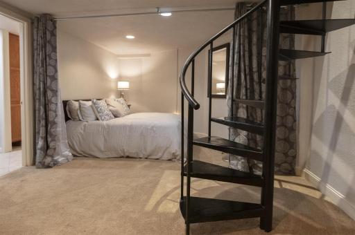 Rock Bridge Villa - Housity