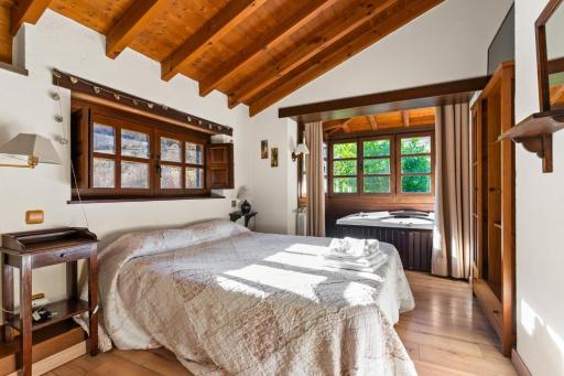 Casas rurales Valle de Bueida, jacuzzi solo en las casas el El Palacio y Viscárcel - Housity