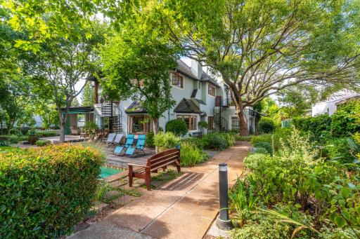 Hedge House Guest House - Housity